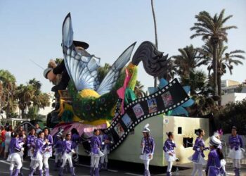 Sousse : Mangeurs de feu, rappeurs et majorettes au carnaval d'Aoussou