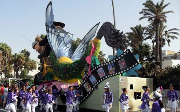 Sousse : Mangeurs de feu, rappeurs et majorettes au carnaval d'Aoussou