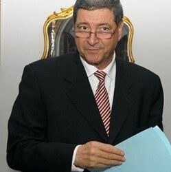 Habib Essid : &laquo; L&rsquo;&eacute;tat d&rsquo;urgence prot&egrave;ge les libert&eacute;s &raquo;
