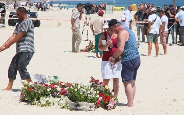 Les tours op&eacute;rateurs Thomas Cook et Thomson annulent toutes les r&eacute;servations vers la Tunisie