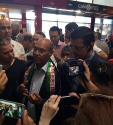 Dick Tartour se prend deux claques