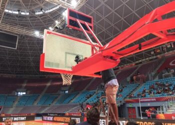 Photo du jour : Le panneau se casse lors du match Nigeria-Ouganda &agrave; l'AfroBasket