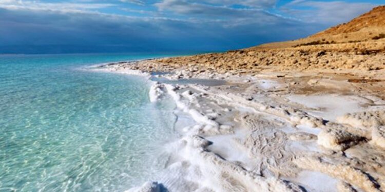 La mer qui-n'est-pas-vraiment-morte risque de mourir pour de bon!