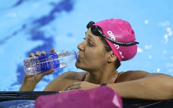 Sarra Lajnef, championne de natation: "Je suis la seule nageuse tunisienne capable d'aller aux JO de Rio"