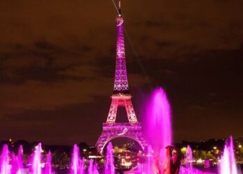 La Tour Eiffel en rose pour lutter contre le cancer du sein