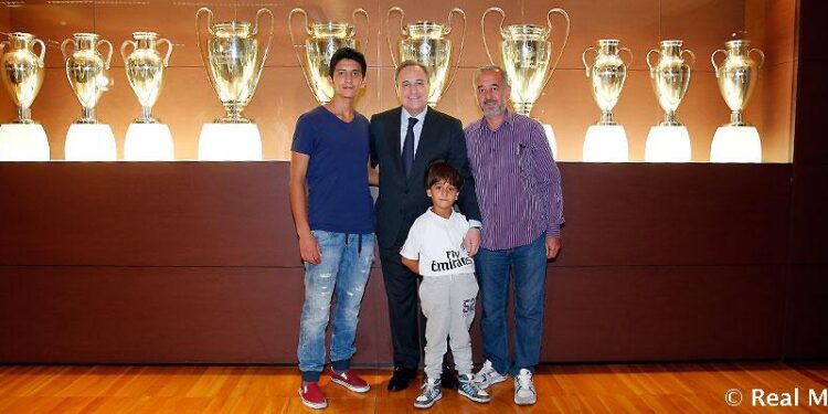 Le réfugié syrien brutalisé par une journaliste hongroise, invité par le Real madrid
