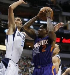 Une premi&egrave;re r&eacute;ussie de Salah Mejri en NBA