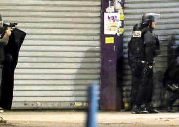 Une femme se fait exploser à Paris