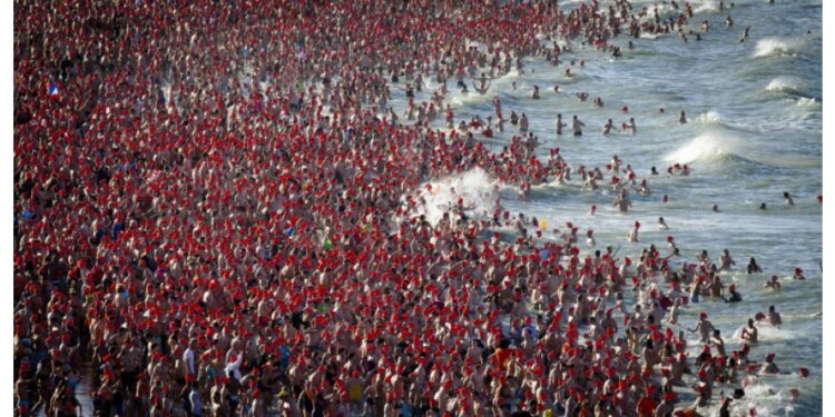 Le "plongeon" du Nouvel An : Des dizaines de milliers de Néerlandais se jettent dans la mer