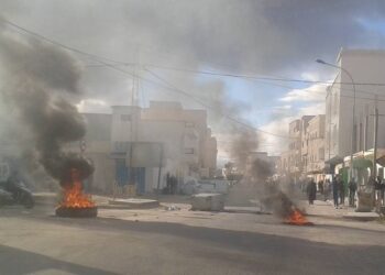 Kasserine : Toutes les issues de la ville bloqu&eacute;es par des protestataires