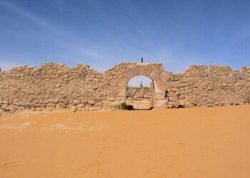 A Ksar Ghilane, ancien fort romain de Tisavar...