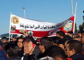 Les s&eacute;curitaires organisent une marche protestataire vers le palais de Carthage