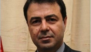 Le nouveau ministre de l&rsquo;int&eacute;rieur Hedi Majdoub &laquo; d&eacute;gag&eacute; &raquo; par des s&eacute;curitaires