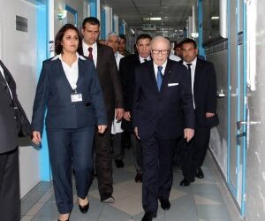 H&ocirc;pital militaire : Beji Caid Essebsi s&rsquo;enquiert de l&rsquo;&eacute;tat de sant&eacute; de Habib Essid