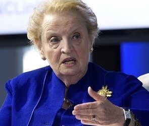 Madeleine Albright en Tunisie pour faire le point sur la situation au Moyen-Orient