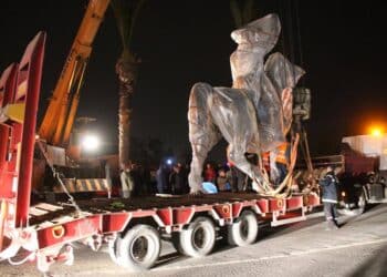 Une statue de Bourguiba install&eacute;e &agrave; Monastir