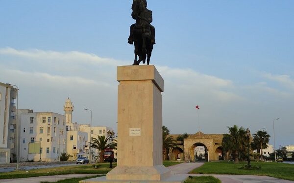Laissons tranquille la statue de Bourguiba !