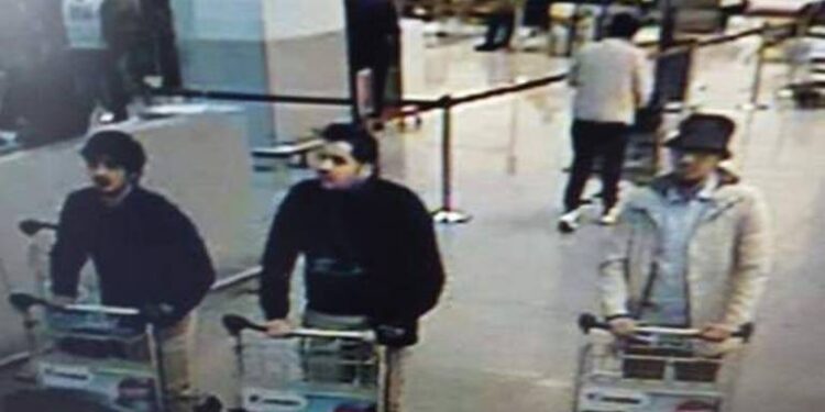Les auteurs de l'attentat de Bruxelles filmés par la caméra de surveillance