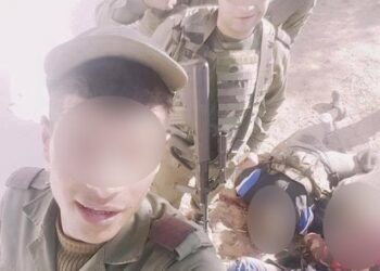 Des selfies avec les cadavres des terroristes : "La guerre est aussi une guerre d'images"