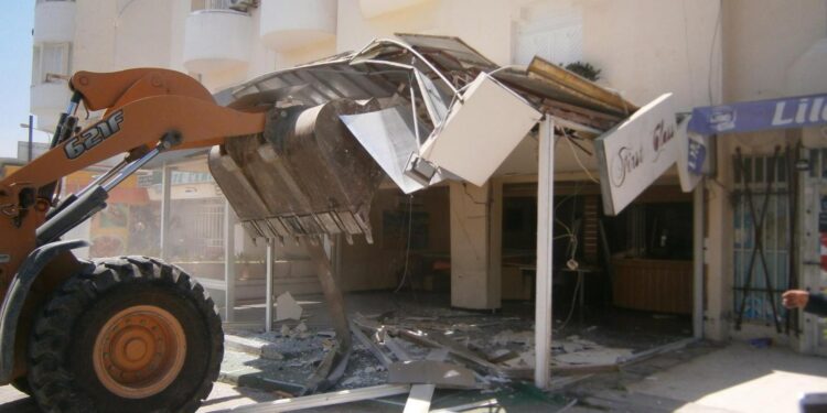 Destruction massive de constructions anarchiques dans plusieurs gouvernorats
