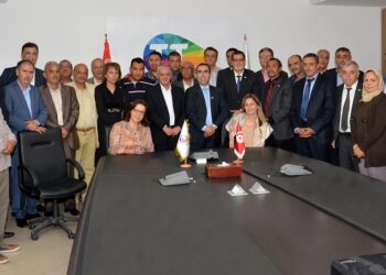 Houcine Abassi en visite chez Tunisie Telecom