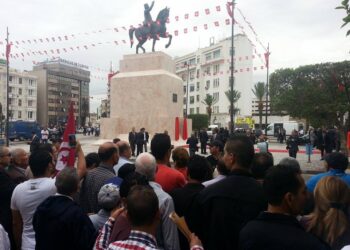 Tunis : Un drone, une foule et une s&eacute;curit&eacute; exceptionnelle pour inaugurer la statue de Bourguiba