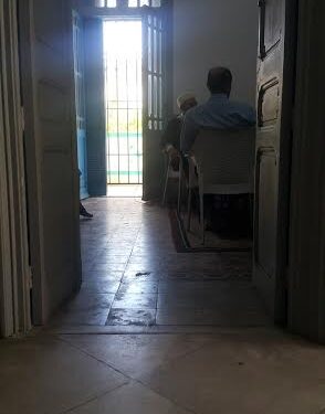 La Marsa : Le Café Zephyr porte plainte contre Adel Almi