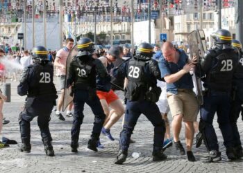 Euro 2016: L'ambassadeur de France en Russie convoqu&eacute; par Moscou