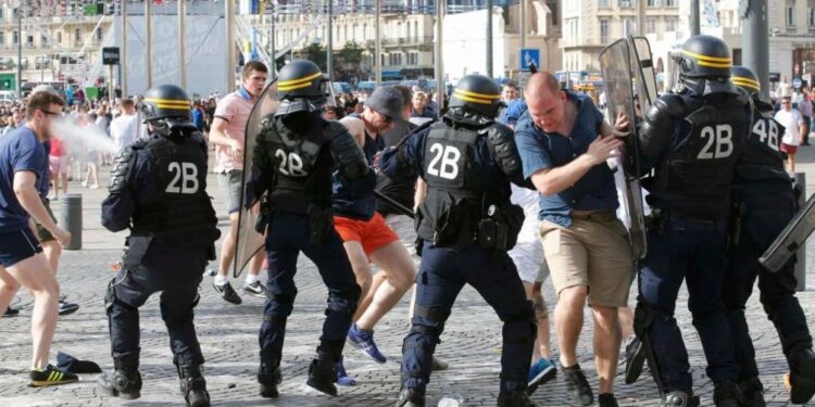 Euro 2016: L'ambassadeur de France en Russie convoqu&eacute; par Moscou