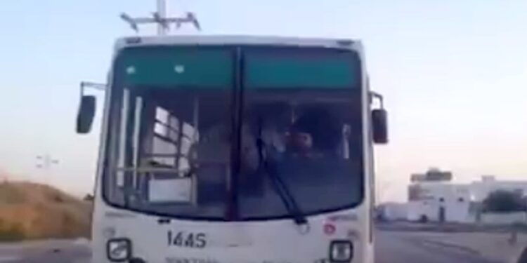 Sfax : Le conducteur d&rsquo;un bus c&egrave;de le volant &agrave; un enfant !