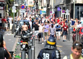 Euro 2016 : 35 blessés dans des affrontements entre supporters à Marseille
