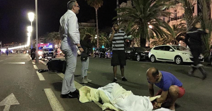 Un attentat à Nice fait 84 morts et une centaine de blessés