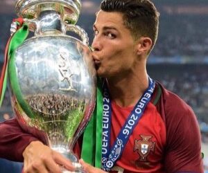 C. Ronaldo : "Je d&eacute;die ce troph&eacute;e &agrave; mes supporters dans les pays arabes" (vid&eacute;o)