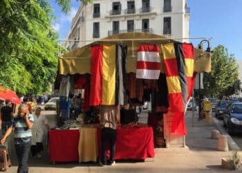 CA-EST : Depuis ce matin, c'est la queue devant les guichets et les... boutiques !