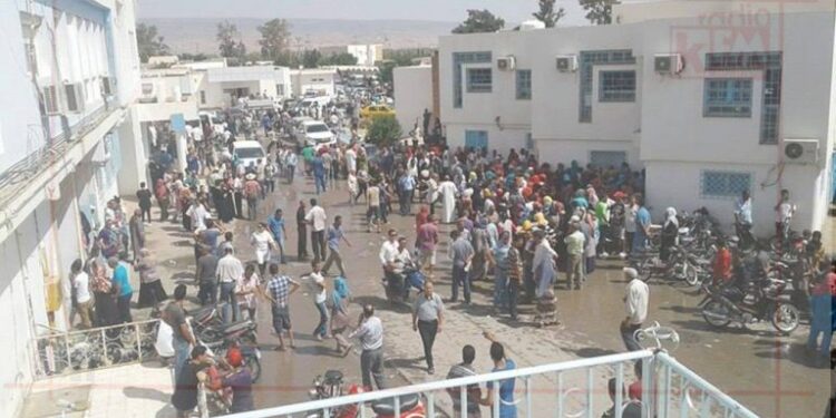 Appel aux dons de sang et mobilisation à l'hôpital de Kasserine