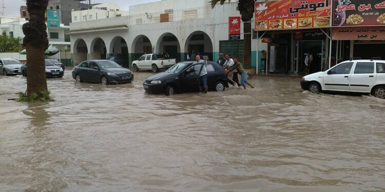 Pluies torrentielles à Sfax, routes inondées et bloquées !