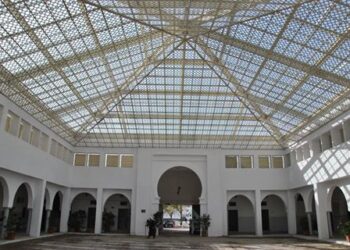 Tunis : Couverture du patio du cimeti&egrave;re El-Jallez