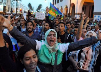 Indignés, les Marocains rendent hommage Mouhcine Fikri, happé par une benne à ordures
