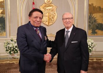 B&eacute;ji Caid Essebsi remet les insignes du M&eacute;rite culturel &agrave; Adel Imam (Vid&eacute;o)