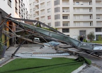 Tunis : Des terrasses de caf&eacute;s d&eacute;molies &agrave; gogo pour exploitation ill&eacute;gale des trottoirs