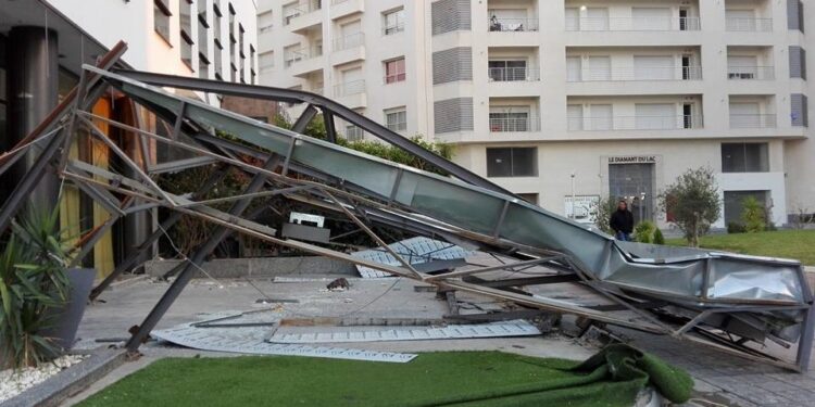 Tunis : Des terrasses de cafés démolies à gogo pour exploitation illégale des trottoirs