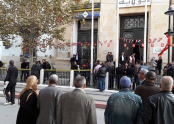Alerte devant le si&egrave;ge du gouvernorat de Tunis : Un homme a menac&eacute; de se faire exploser