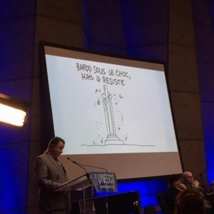 Le caricaturiste tunisien Tawfiq Omrane dessine pour la paix à l’Unesco