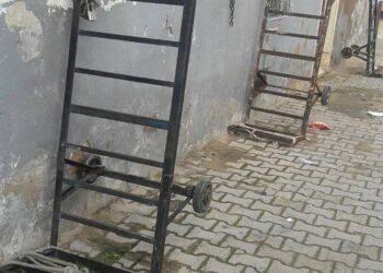 Au parking des "barouitas" des souks de Tunis...