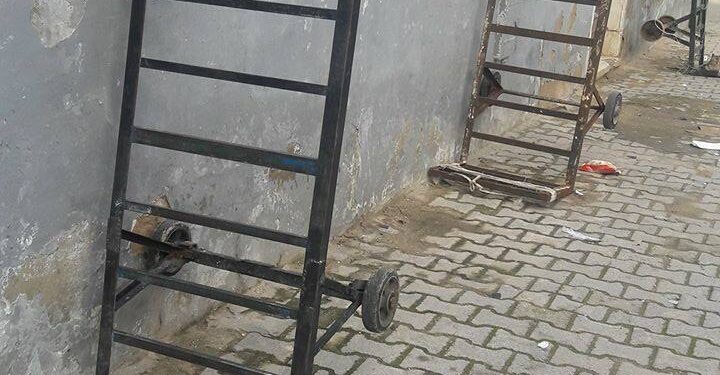 Au parking des "barouitas" des souks de Tunis...