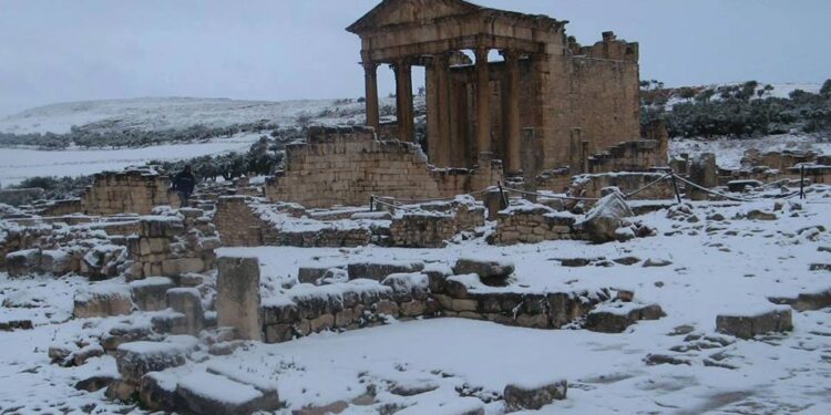 Les ruines de Dougga sous la neige