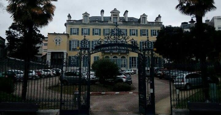 Connaissez-vous la Villa Cadaval, maison d'exil de Moncef Bey à Pau ?