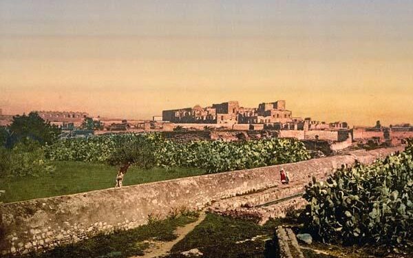 Ci-gît le palais beylical de la Mohamedia : Sur ces ruines fantasmait Sidna...