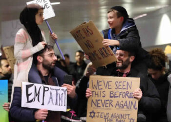 La magnifique histoire d'un musulman et d'un juif protestant contre Trump