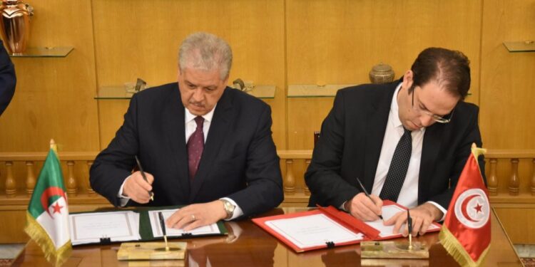 Huit accords de coop&eacute;ration et m&eacute;morandums d'entente sign&eacute;s entre la Tunisie et l'Alg&eacute;rie